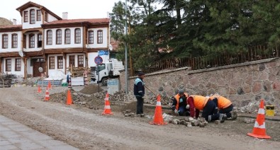 Çankırı Belediyesi Bozulan Yol Ve Kaldırımlar Yenileniyor