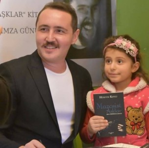 Genç Yazar Kefeli Kitabını İmzaladı