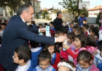 DİŞ FIRÇASI - Başkan Gürlesin Öğrencilere Ağız Ve Diş Sağlığı Seti Dağıttı