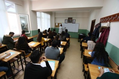 Başkan Karabağ Eğitim Kurumlarının Tekrar Açılmasını Değerlendirdi