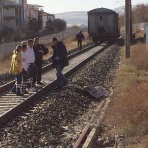 Başkent'te Trenin Altında Kalan Yaşlı Adam Hayatını Kaybetti