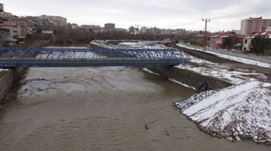 Islah Edilen Kars Çayı'na Şehir Kanalizasyonu Akıyor