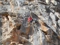 (Özel) Arama Kurtarma Ekibi Bu Kez Keçiler İçin Seferber Oldu