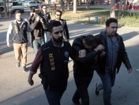 50 Kişinin ATM Kartını Kopyaladılar