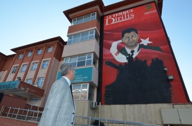 Belediye Başkanı Polat, Ömer Halisdemir'in Dev Resminin Çizildiği Binada İnceleme Yaptı