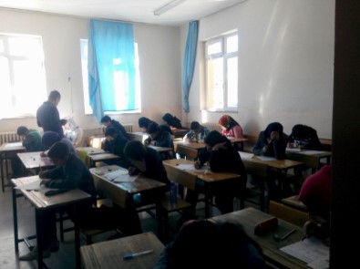 Gürün'de TEOG Sınavına 320 Öğrenci Katıldı