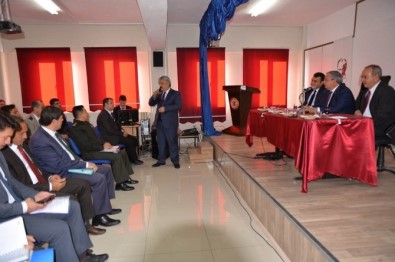 Kütahya Valisi Ahmet Hamdi Nayir, Muhtarlarla 'Değerlendirme Toplantısı'nda Buluştu