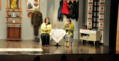 Lüleburgaz'da 'Hadi Öldürsene Canikom' İsimli Tiyatro Sahnelendi