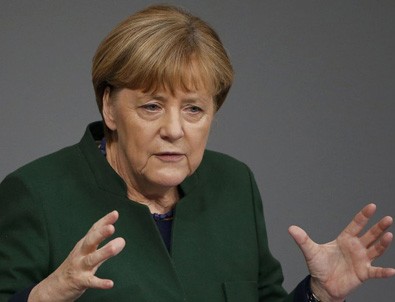 Merkel:Türkiye ile görüşmelerin kesilmesini istemiyoruz