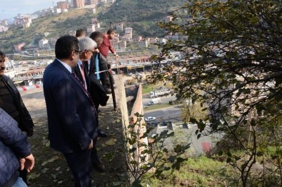 Trabzon'da Yamaçtan Kaya Düşen Mahallede Önlemler Alınıyor