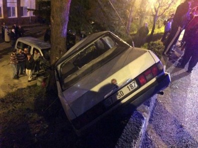 Zonguldak'ta Karşıya Geçmek İsteyen Gence Otomobil Çarptı Açıklaması 2 Yaralı