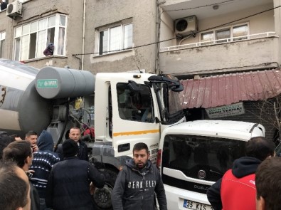 Akhisar'da Kaza Açıklaması 2 Yaralı