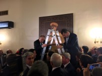 LEVENT GÖK - Atatürk Resmi Yerine Asıldı