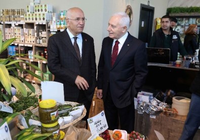 Başkan Yaşar, Doğal Çiftlik Ürünleri Merkezi'nin Açılışına Katıldı
