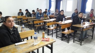 Dursunbey Belediyesi TEOG Sınavlarında Sınav Seti Dağıttı