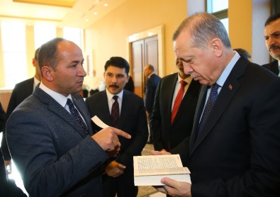 Erdoğan'a 'Kalkışma' Adlı Kitap Hediye Edildi