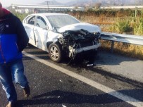 İSABEYLI - Nazilli'de Kamyon Otomobili Sıkıştırdı Açıklaması 3 Yaralı