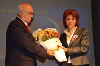 Şehit Ömer Halisdemir'in Öğretmenine Çiçek