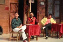 GEBZELI - Tiyatro Severler GKM'yi Doldurdu