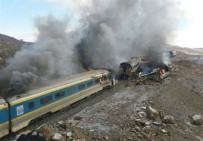 YOLCU TRENİ - İki Tren Kafa Kafaya Çarpıştı Açıklaması 15 Ölü