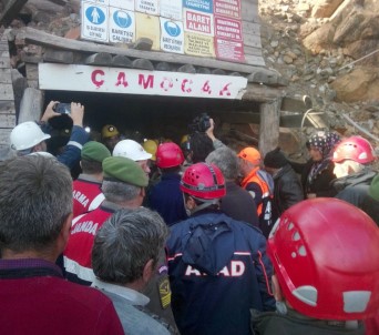 Madende Mahsur Kalan İşçi 23 Saat Sonra Kurtarıldı