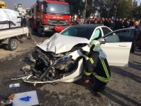 Otomobille Kamyonet Çarpıştı Açıklaması 4 Yaralı