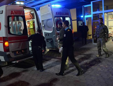 Suriye'de yaralanan 4 Türk askeri Kilis'e getirildi