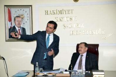 Bakan Eroğlu'ndan Başkan Bahçeci'ye Övgü