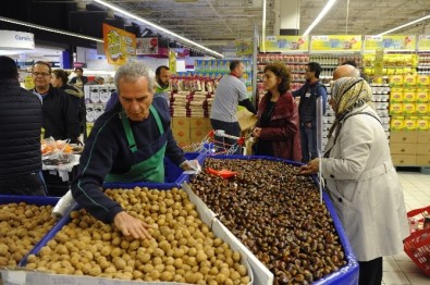 Carreffoursa'nın Fırsat Gecesinde Raflar Boşaldı