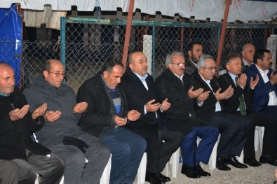 Dışişleri Bakanı Çavuşoğlu, Şehit Ailesini Ziyaret Etti