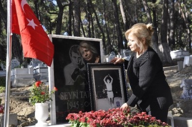 Milli Boksör Seyfi Tatar, Mezarı Başında Anıldı