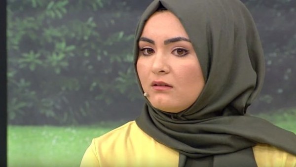 İşte başörtüsünü şov amaçlı kullanan Hanife'nin gerçek yüzü!