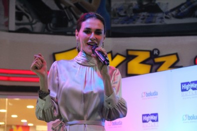 Ayşe Hatun Önal Bolu'da Sevenleriyle Buluştu