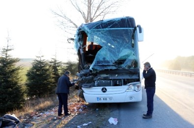 Eskişehir'de Kamyon İle Yolcu Otobüsü Çarpıştı Açıklaması 13 Yaralı