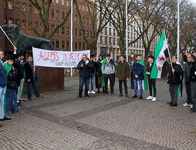 Halep'e yönelik hava saldırılarına Almanya'da protesto