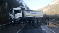 GİZLİ BUZLANMA - Karabük'te Trafik Kazası Açıklaması 2 Yaralı