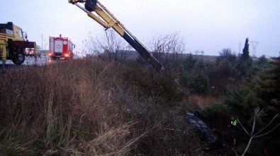 Otomobil Şarampole Yuvarlandı Açıklaması 1 Ölü, 5 Yaralı