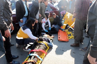 Otomobilin Altında Metrelerce Sürüklendiler