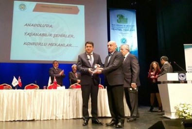 Piri Reis Kentsel Dönüşüm Zirvesi'nde Gaziosmanpaşa Belediyesi'ne Ödül