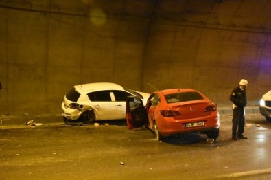Tünelde Zincirleme Trafik Kazası; 2'Si Ağır 5 Yaralı