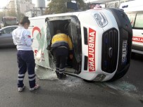MAHMUT ESAT BOZKURT - Ambulans ile kamyonet çarpıştı: 2 yaralı