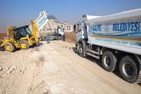 İŞ MAKİNASI - Haliliye Belediyesi İbadethane İçin Yol Yapıyor