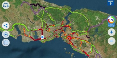 İstanbul'da Sağanak Yağış Trafiği Durma Noktasına Getirdi
