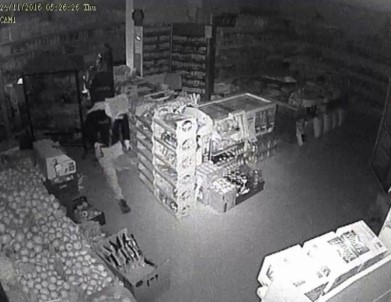 Market Hırsızı Güvenlik Kamerasına Yakalandı