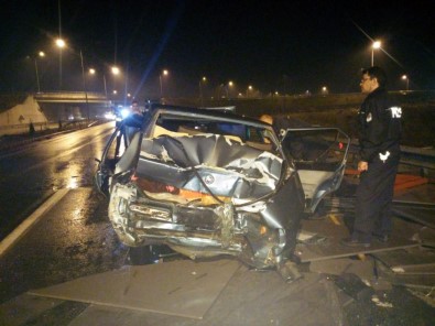 TIR Otomobile Çarptı Açıklaması 3 Yaralı