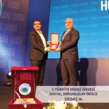 TÜRKİYE ENERJİ ZİRVESİ - UEDAŞ'a Sosyal Sorumluluk Ödülü