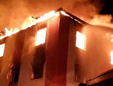 Adana'da kız öğrenci yurdunda yangın: 12 ölü