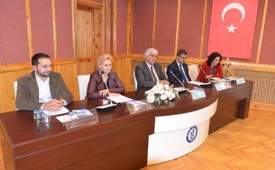 BÜ'de Türk Dilinin Dünü Bugünü Konuşuldu