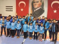 SATRANÇ TURNUVASI - Büyükşehirli Santrançılar, Kürsüden İnmiyor