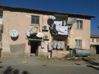 KAZIM KOYUNCU - Gercüş'teki Belediye Lojmanları Yıkım İçin Boşaltılıyor